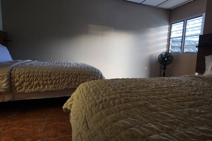 Schlafzimmer 4