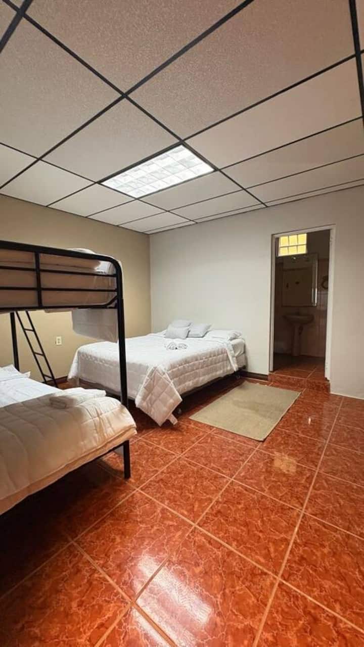 Schlafzimmer 1