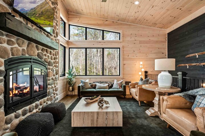 2025 Mtn Resort: A+ Location/ Views/ Privacy/ Pool - Cabins for