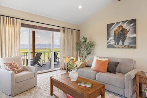 Popular Airbnb listing: New! Luxury Adventure Fireplace Mountain Views BZN in Four Corners