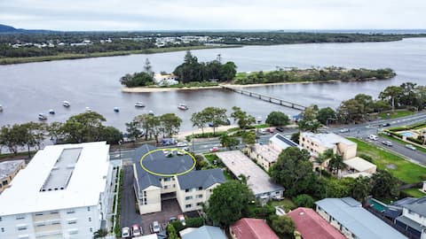 Bradman Ave Gem: River Views & Outdoor Activities