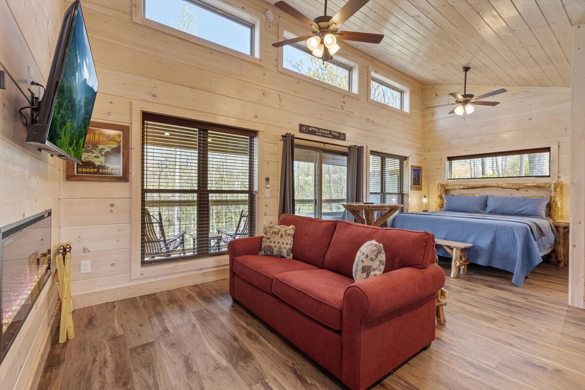 Top performing Airbnb: King Cabin 9 | Full Kitchen + Private Hot Tub in Cosby