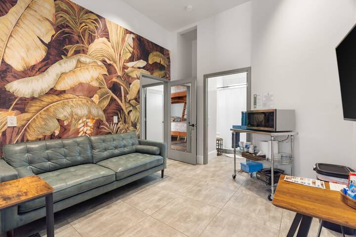 Near Downtown Event Space + 17 Bed Rental. Host 28 gallery image 4