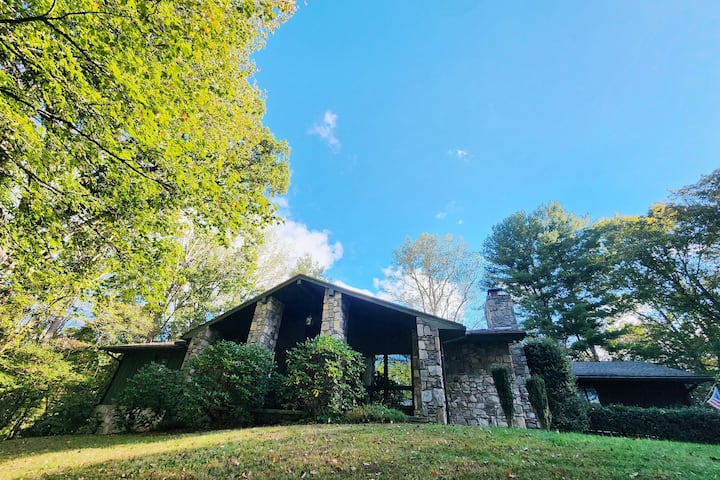 Dog-friendly Mountain Home With Large Deck - Sylva, NC