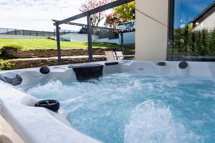 Pennine Peak Retreat – Hot Tub Hideaway gallery image 2