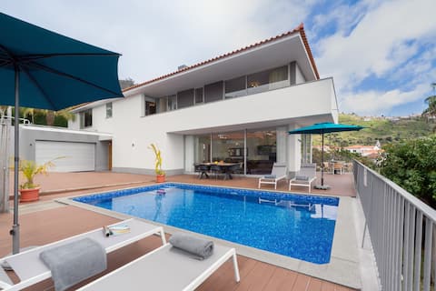 Tropical Villa by An Island Apart