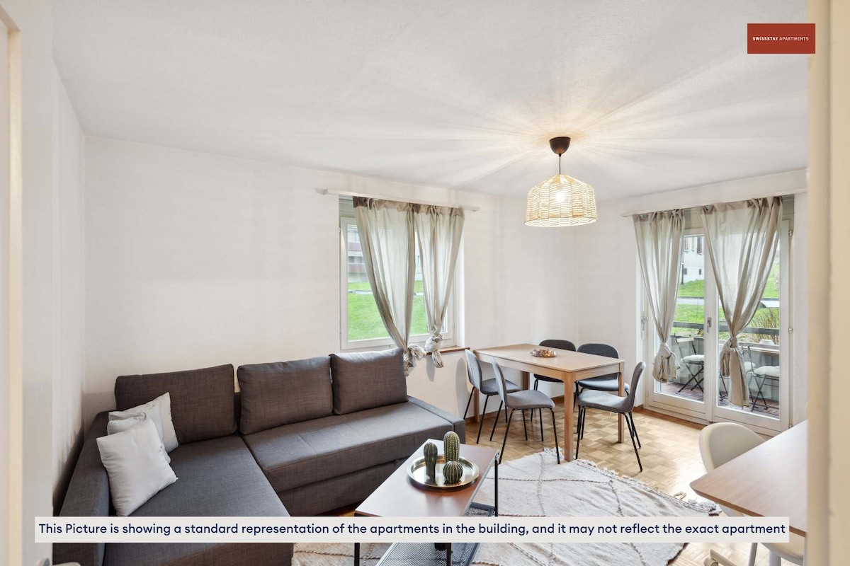 Top performing Airbnb: Functional 3BR Stay with Balcony in Seebach