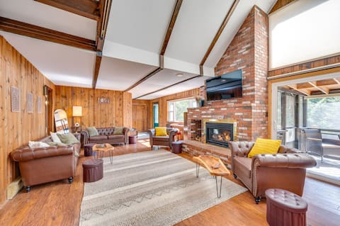 Haverhill Mtn Retreat: Hike, Ski, Relax in Hot Tub