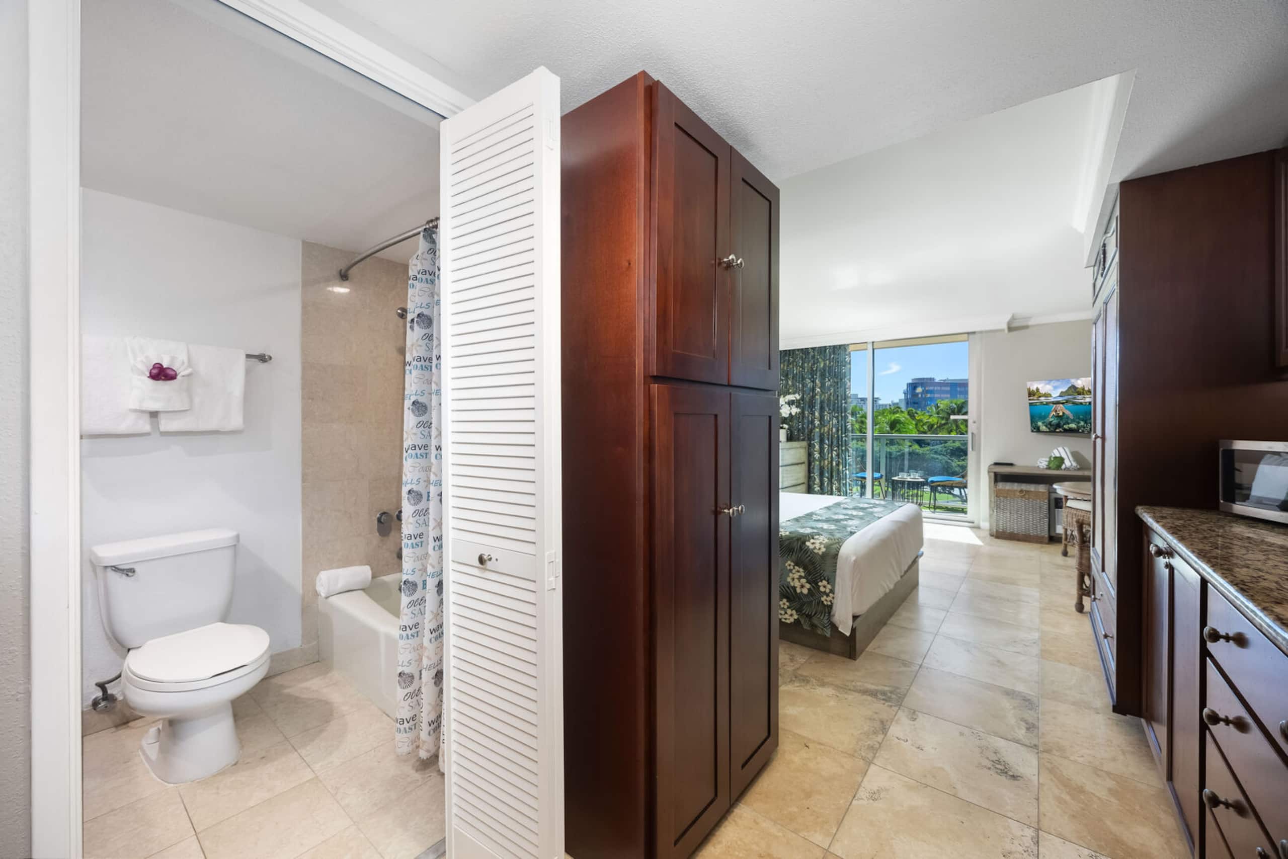 Condo in Honolulu · ★4.89 · Studio · 1 private bath - Image 16
