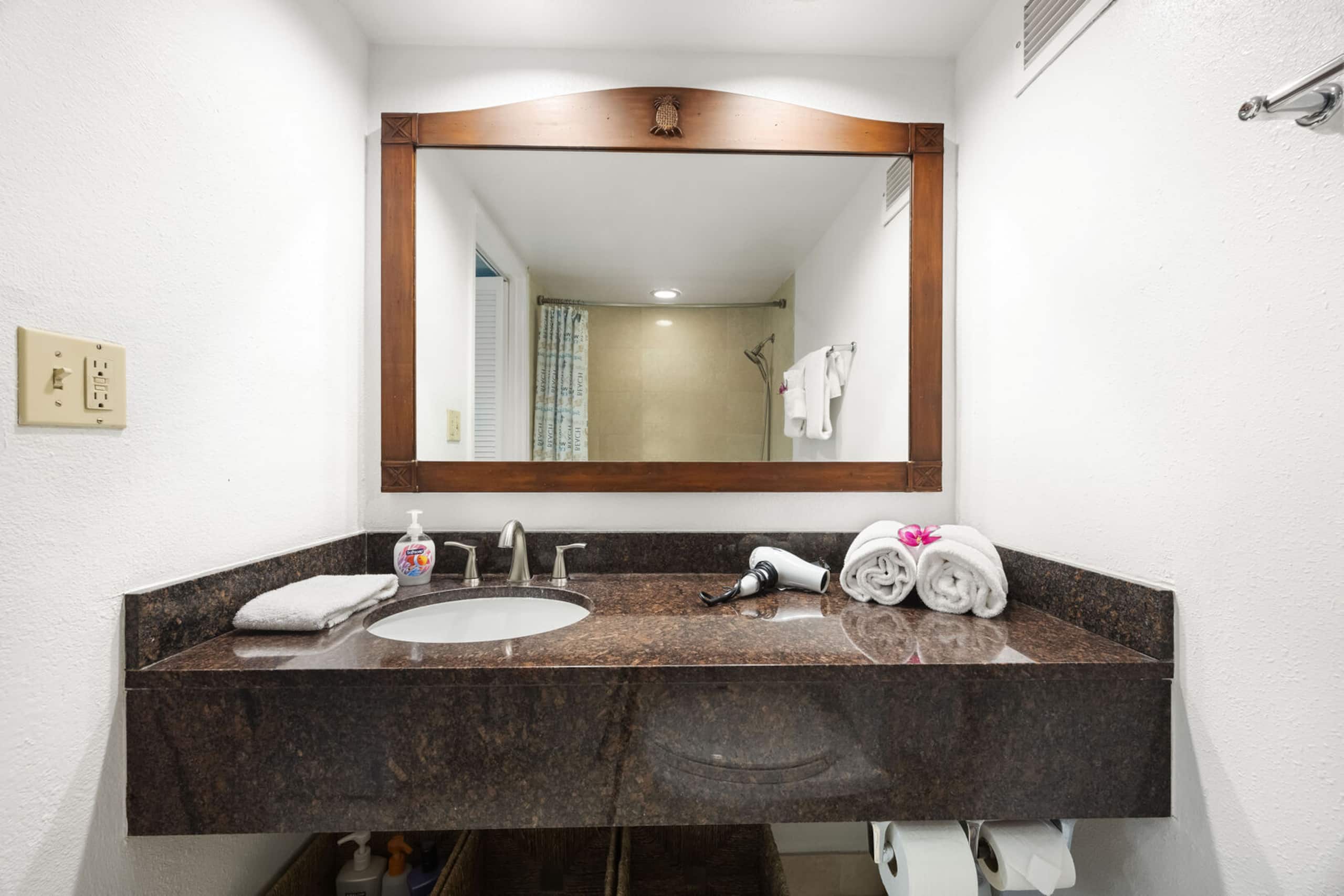 Condo in Honolulu · ★4.89 · Studio · 1 private bath - Image 18