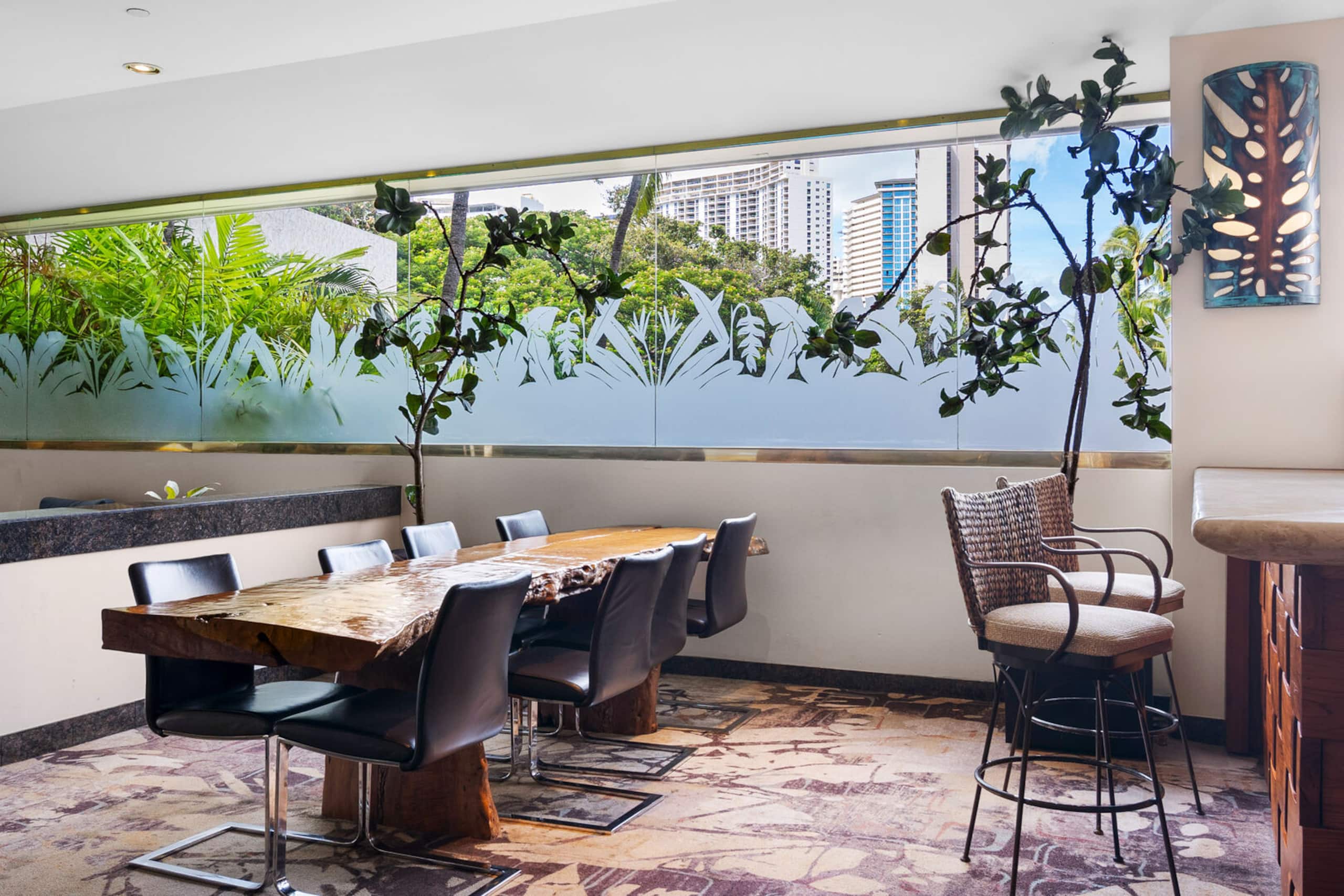 Condo in Honolulu · ★4.89 · Studio · 1 private bath - Image 33