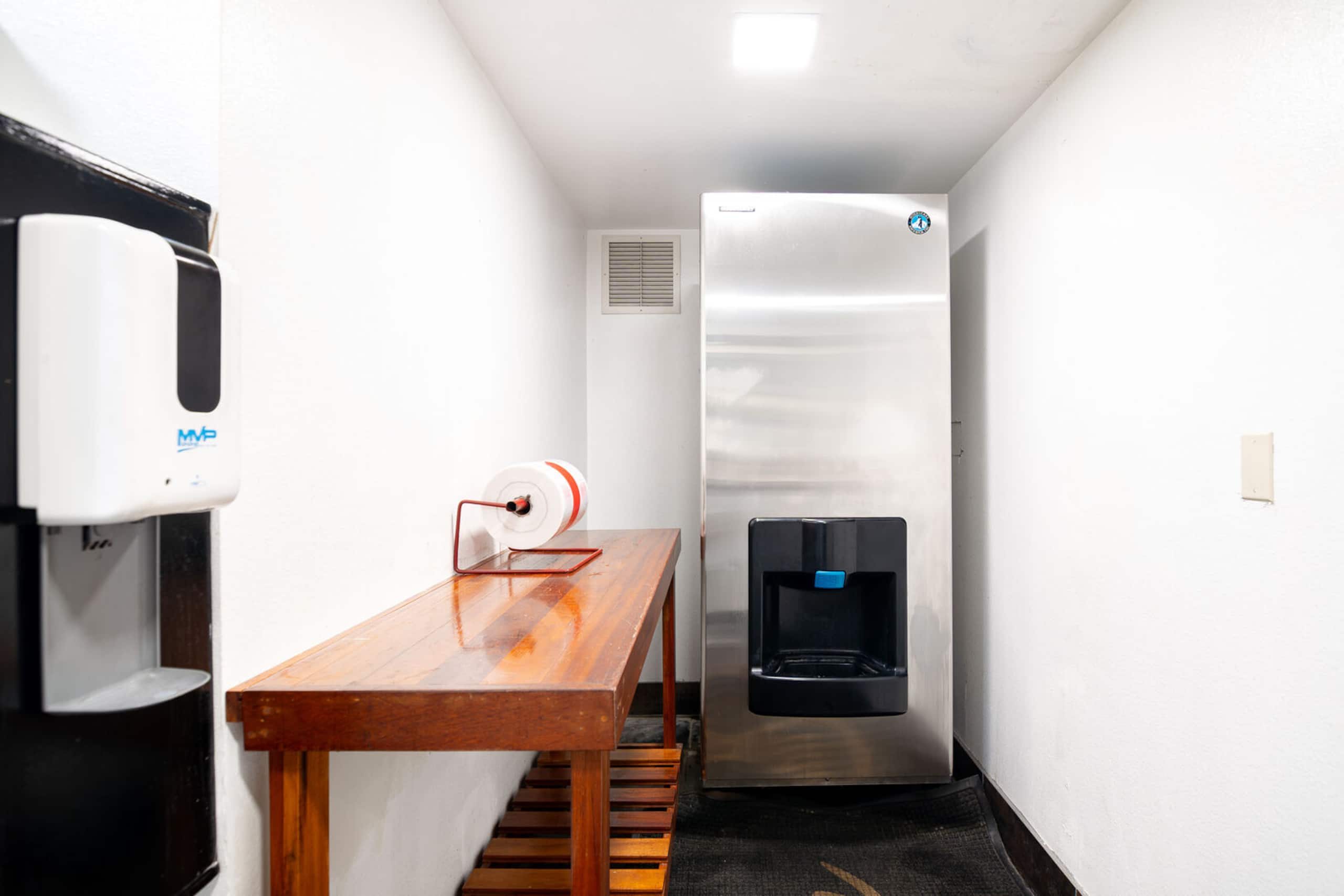 Condo in Honolulu · ★4.89 · Studio · 1 private bath - Image 37
