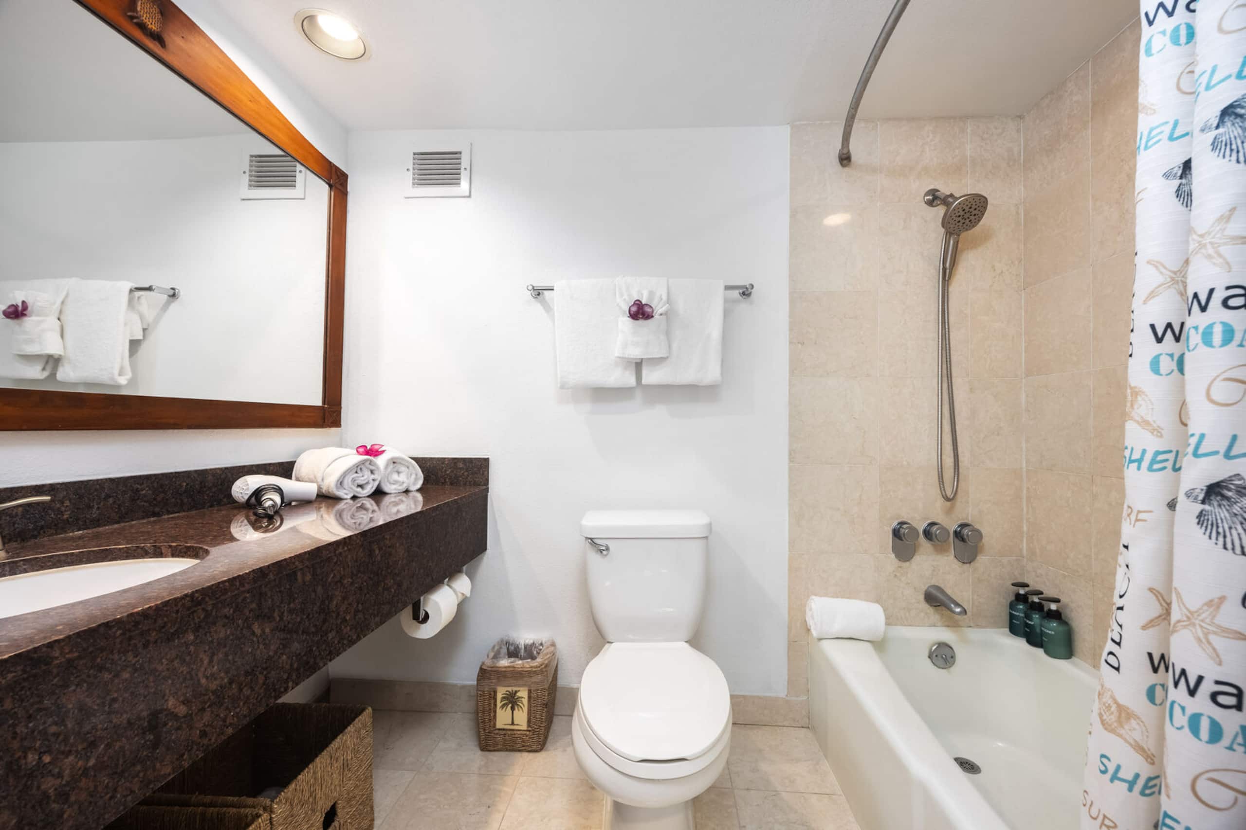 Condo in Honolulu · ★4.89 · Studio · 1 private bath - Image 17