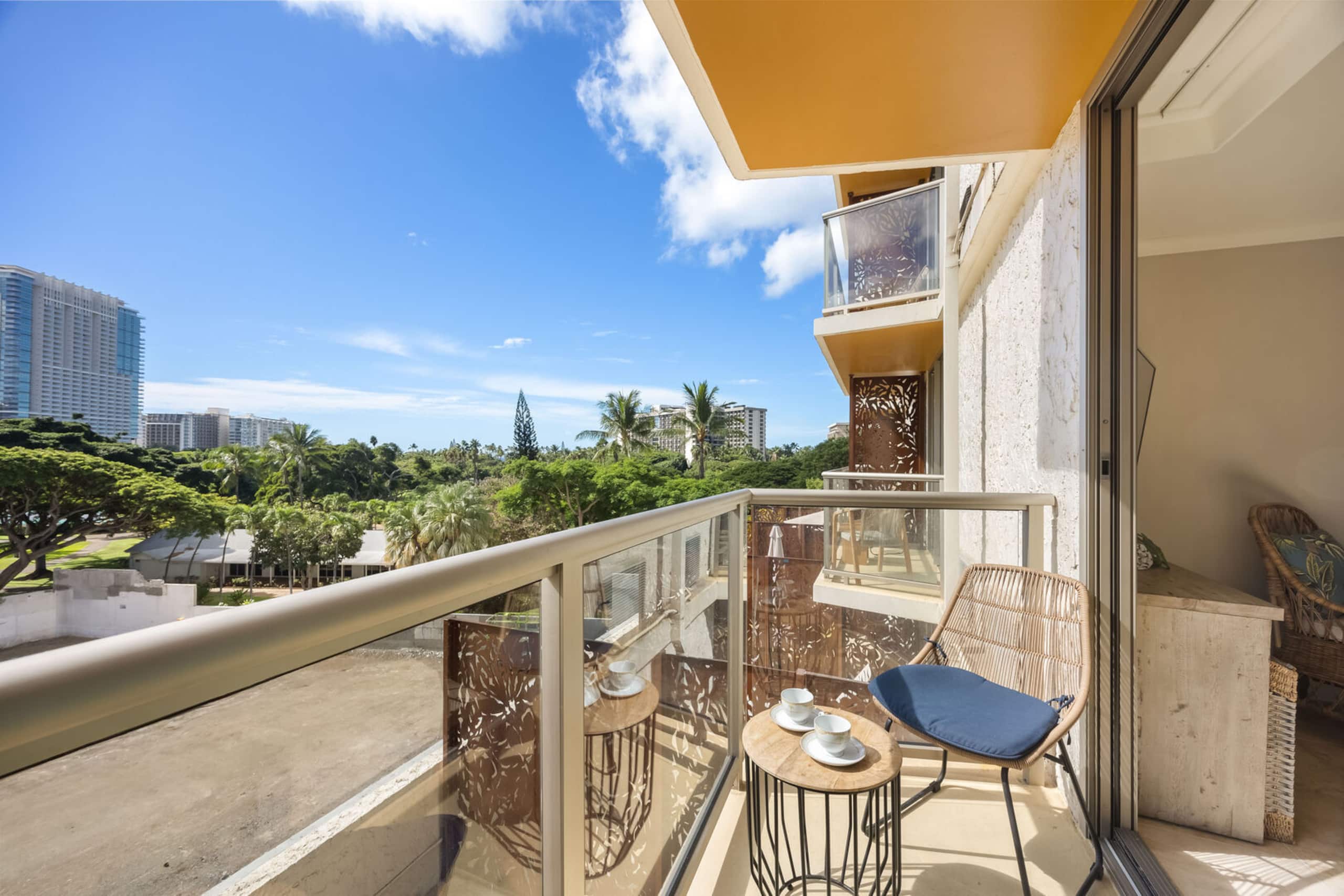 Condo in Honolulu · ★4.89 · Studio · 1 private bath - Image 4