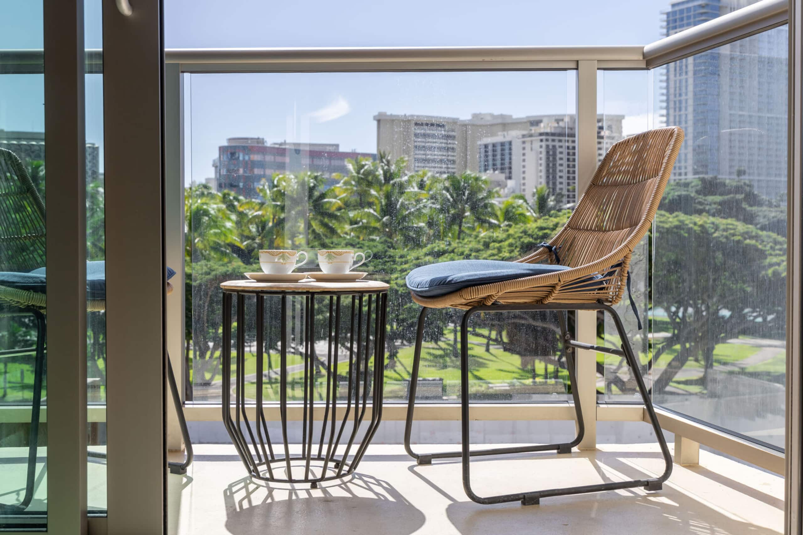 Condo in Honolulu · ★4.89 · Studio · 1 private bath - Image 21