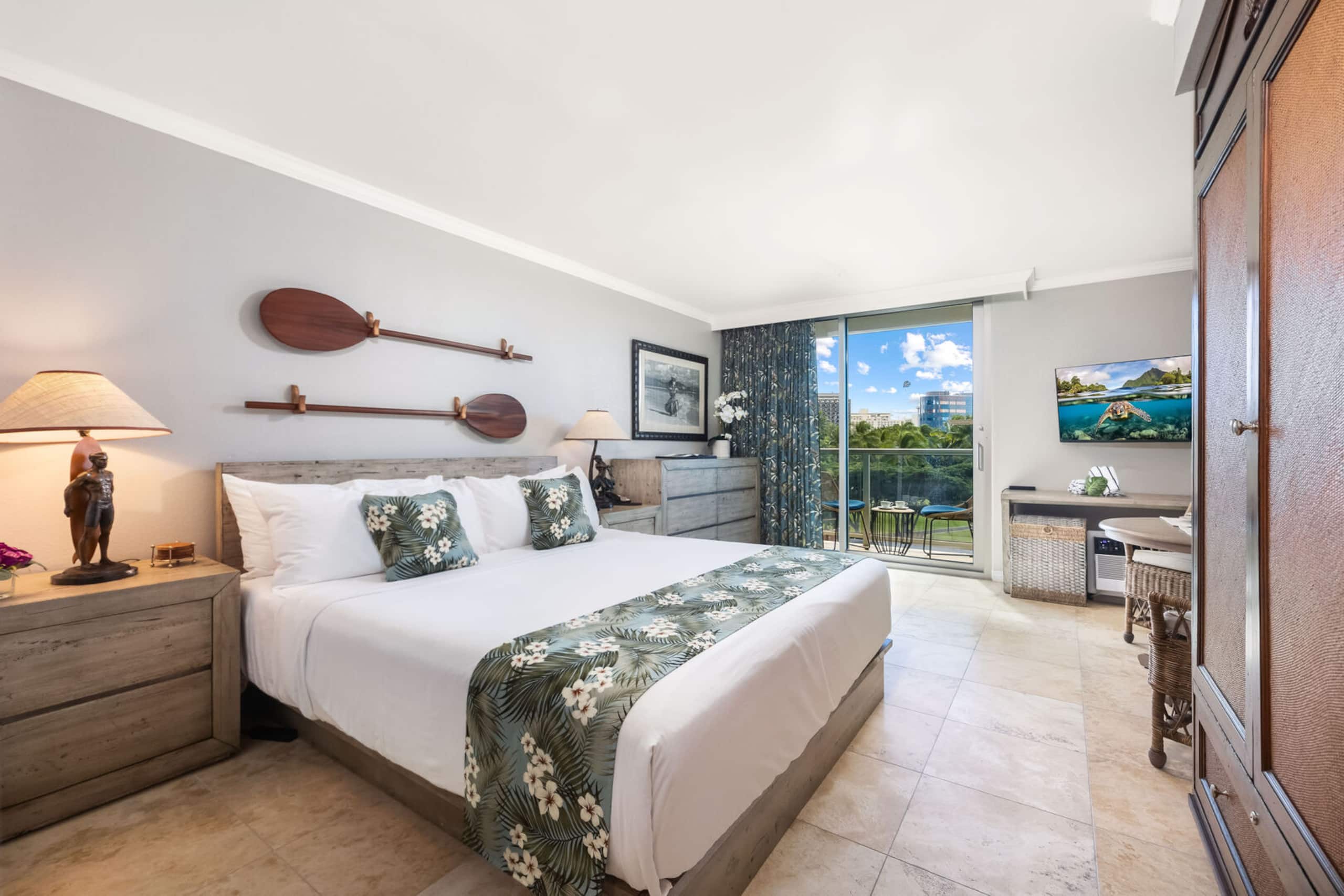 Condo in Honolulu · ★4.89 · Studio · 1 private bath - Image 6