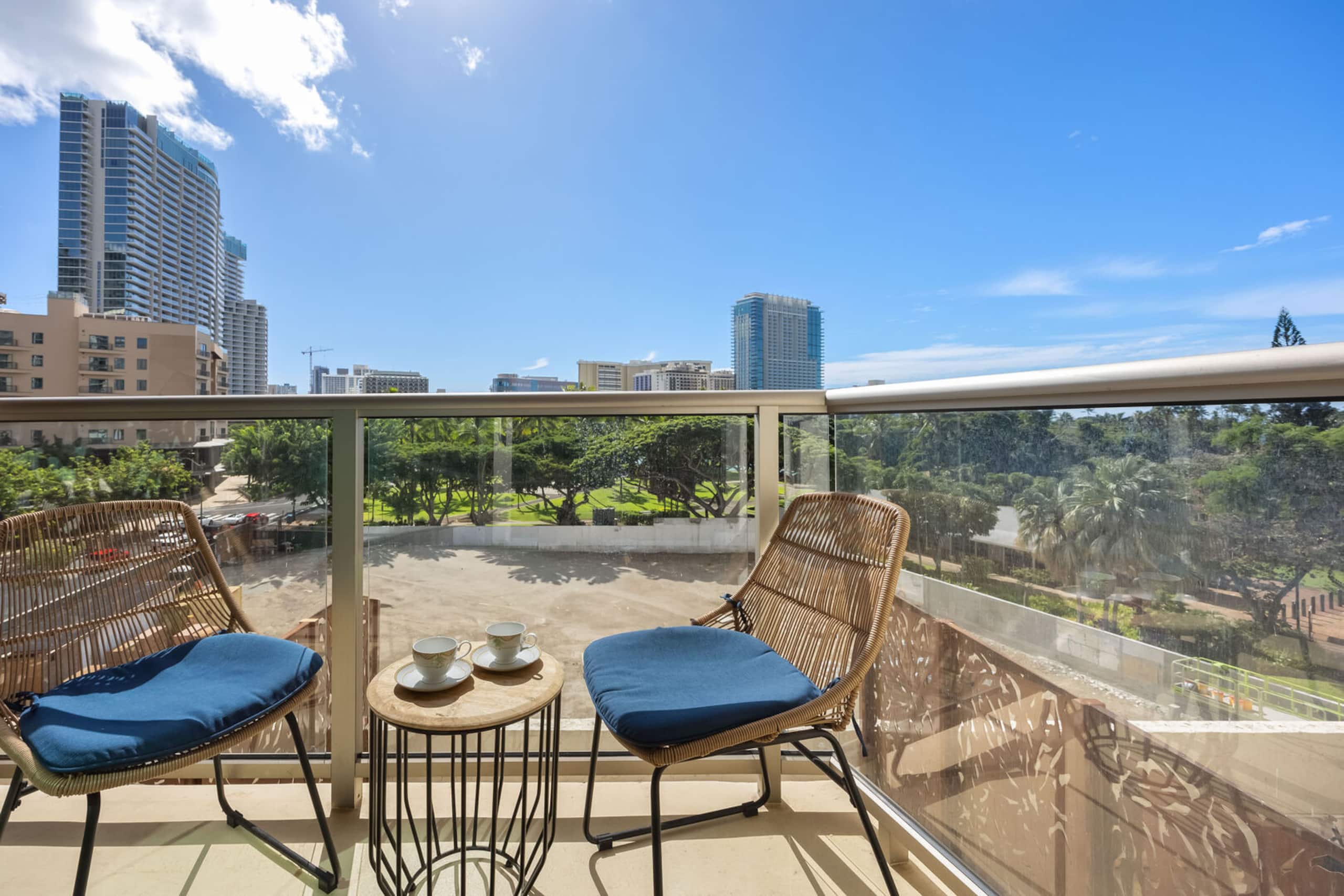 Condo in Honolulu · ★4.89 · Studio · 1 private bath - Image 22