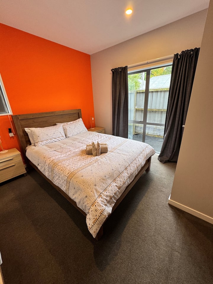 Schlafzimmer 4 mit Bettwäsche und Handtüchern (Hinweis: Bettwäsche kann sich ändern)