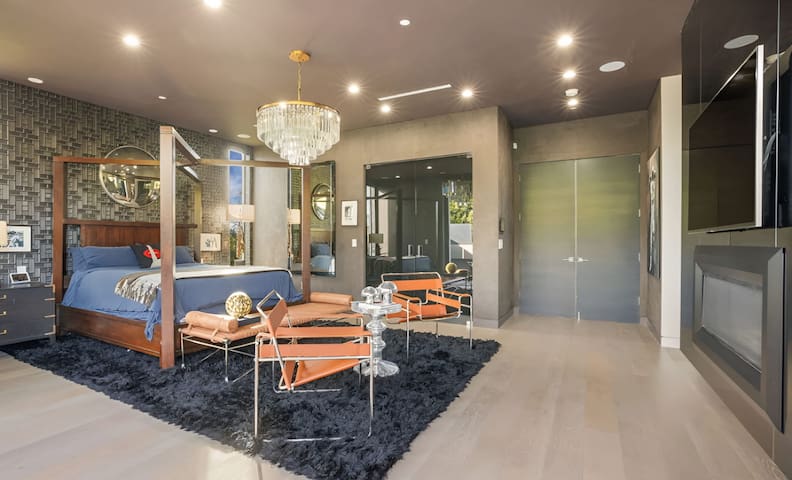 NEW Modern Oasis off Melrose – Rooftop – Pool