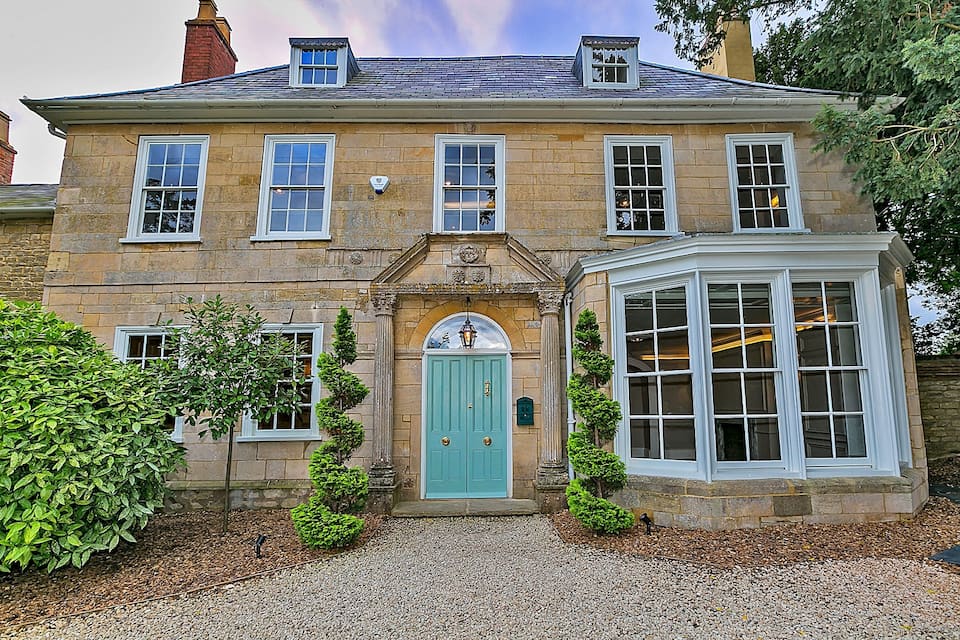 Finest Retreats - Ttich Manor Retreat — photo 1