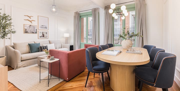 Luxury 3-bedroom Stay Near Plaza Canalejas - Madrid