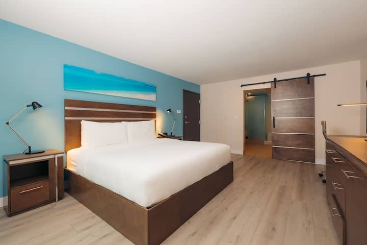 King Suite At The Cove | Explore Long Beach - Long Beach, CA