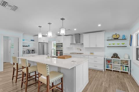 Home with 2 Living Spaces in Bokeelia, Sleeps 11!