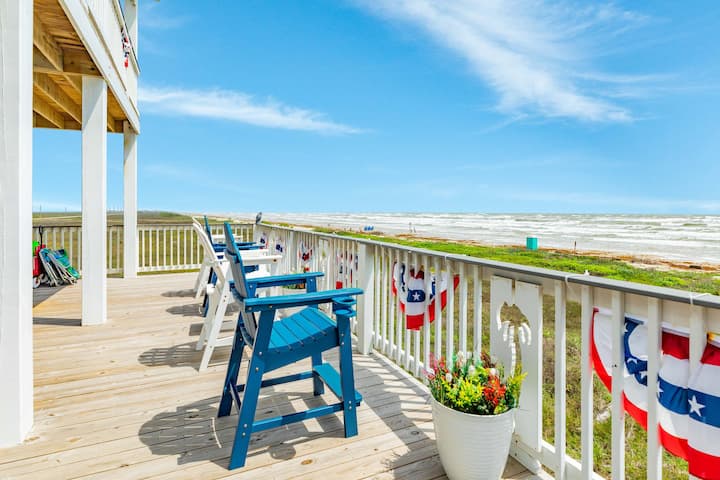 Surfside Beachfront Home With Large Decks - Surfside Beach, TX