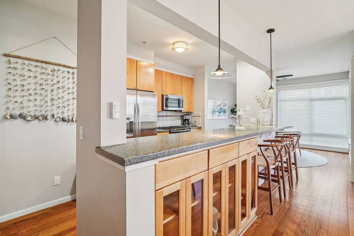 New Downtown 2 Beds, 2 Baths Waterfront Alaska 127 - シアトル
