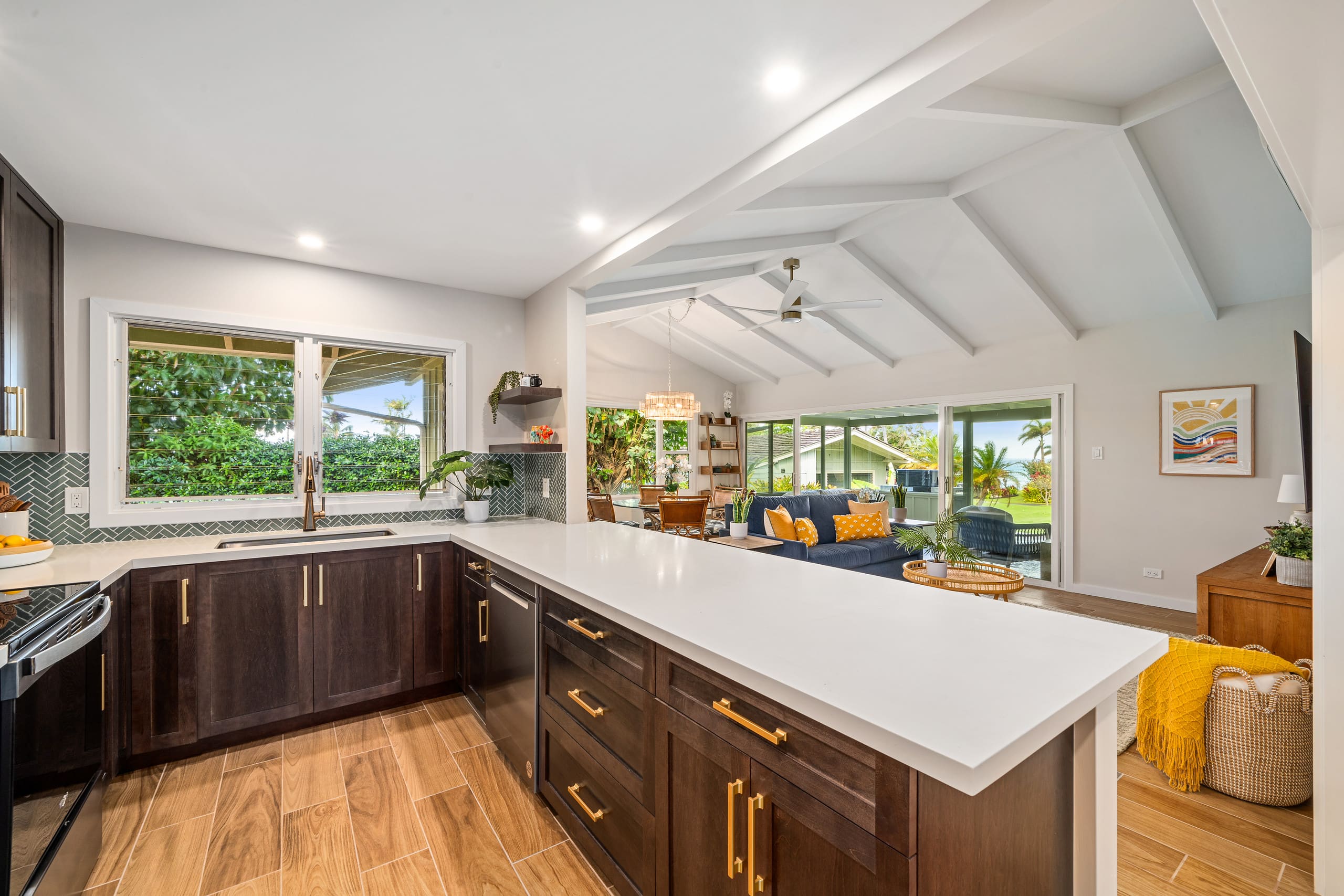 Condo in Lahaina · ★5.0 · 3 bedrooms · 6 beds · 2 shared baths - Image 10