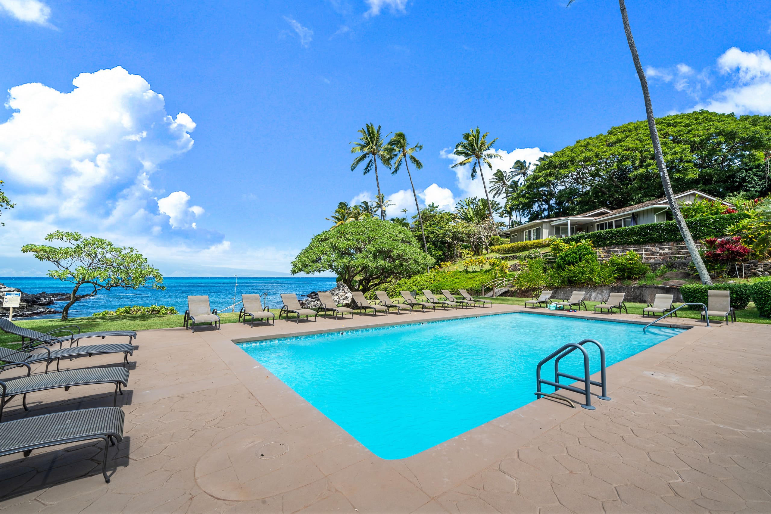 Condo in Lahaina · ★5.0 · 3 bedrooms · 6 beds · 2 shared baths - Image 50