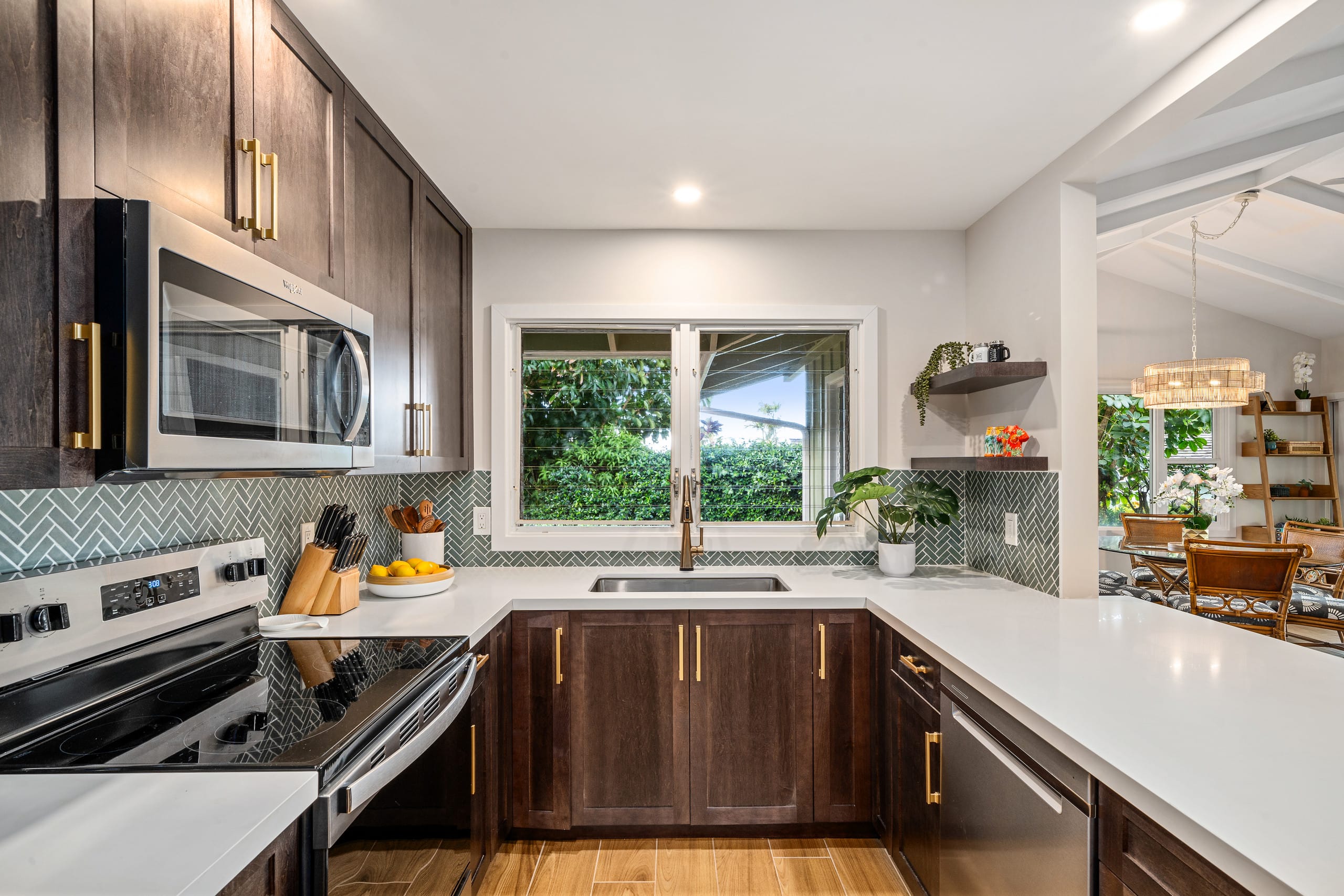 Condo in Lahaina · ★5.0 · 3 bedrooms · 6 beds · 2 shared baths - Image 11
