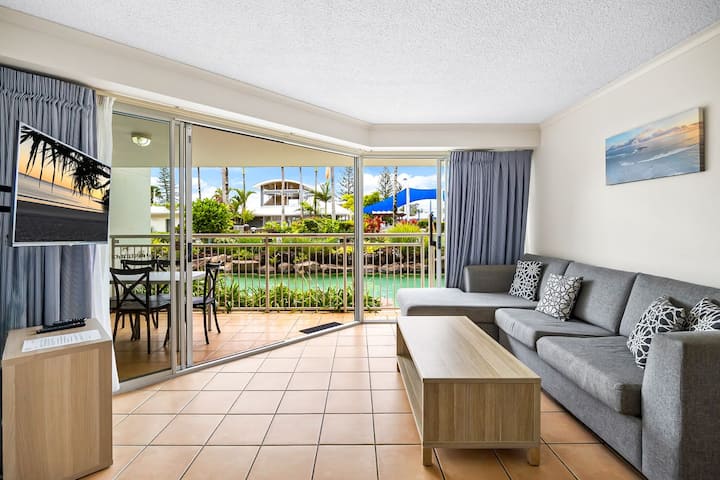 3 bedroom apartment with direct access to pool