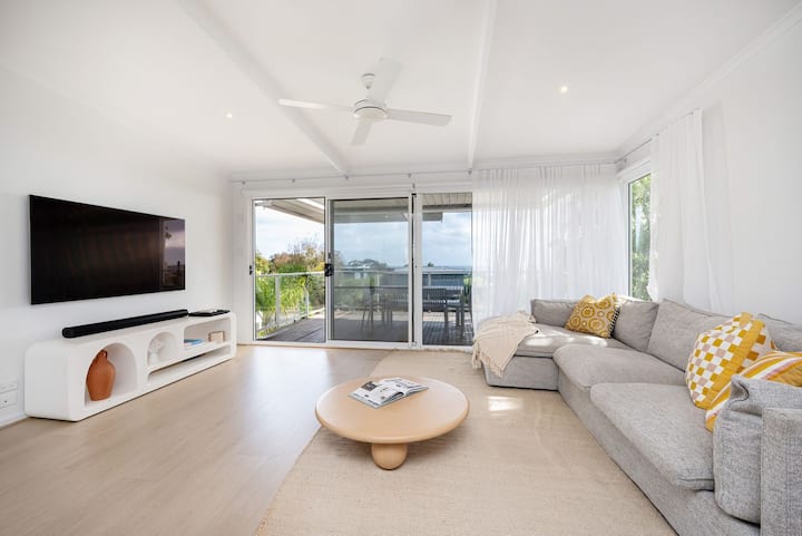 Kaya Beach House |  Family Villa With Water Views - Mount Martha