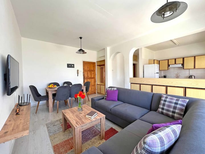 Kaşgar 2 Bed Apartment In Kyrenia By Holidaykeys - Girne