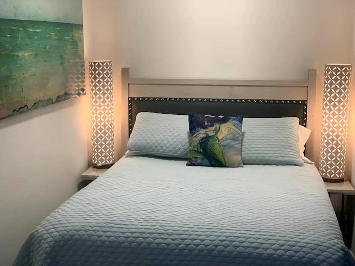 Giph Mermaid’s Tale Sleeps 2 W/queen - Galveston, TX