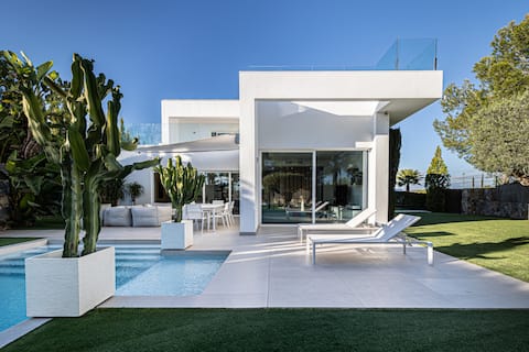 Sisu|Villa with Heated Pool|Las Colinas|Golf