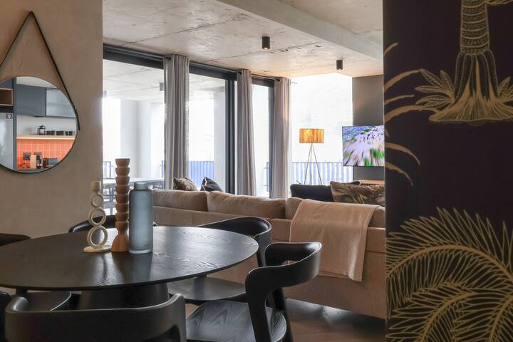 Vibey Penthouse – Rooftop Pool & Concierge gallery image 3