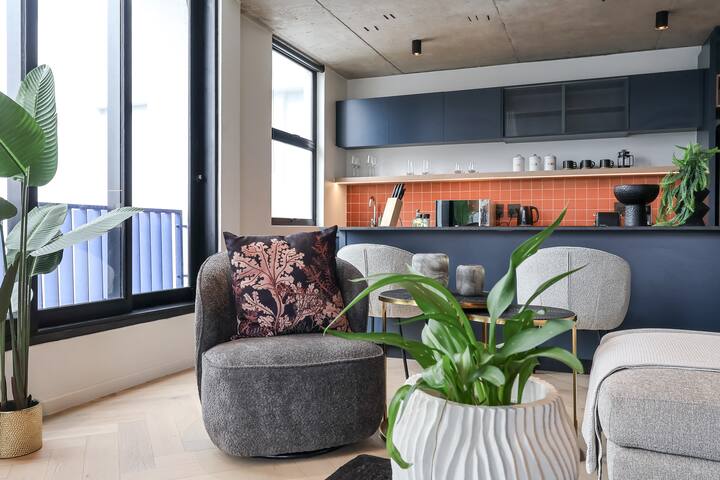 Vibey Penthouse – Rooftop Pool & Concierge gallery image 5