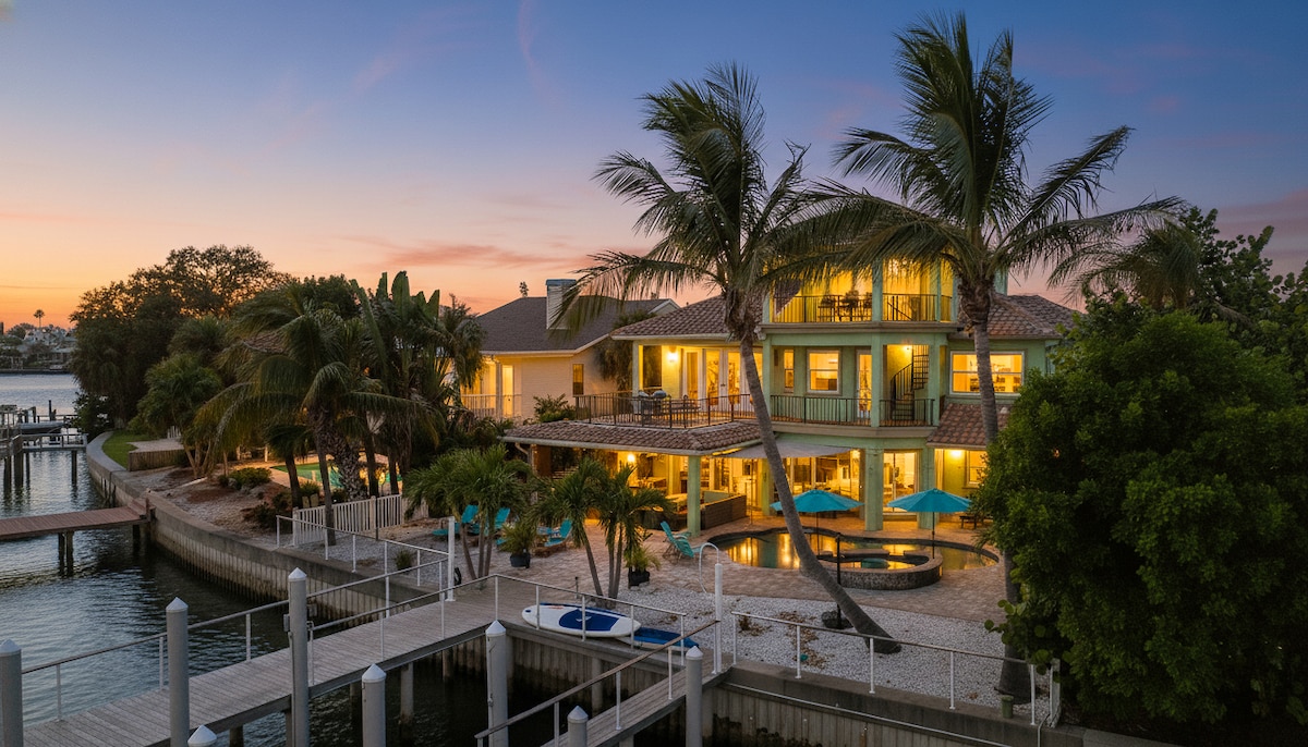 5BR/6BA Waterfront Pool/Spa (2) 6-seat golf carts