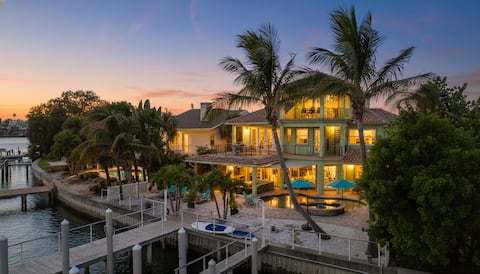 5BR/6BA Waterfront Pool/Spa (2) 6-seat golf carts
