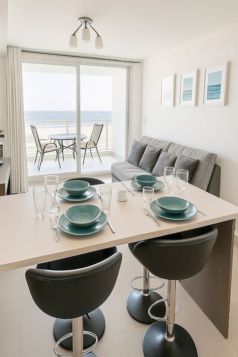 Oceanfront getaway in Laguna del Mar!