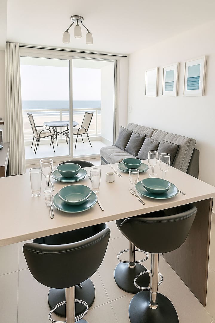 Oceanfront getaway in Laguna del Mar!