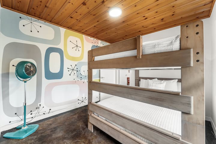 Spálňa 2 - poschodové postele Queen