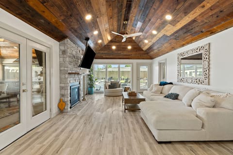 4 Bedroom Home with Pool