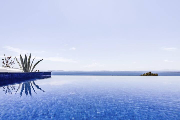 House with infinity pool and sea view (Cases del F gallery image 2