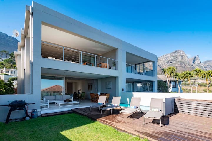Cape Atlantis 5 star Villa (Camps bay)