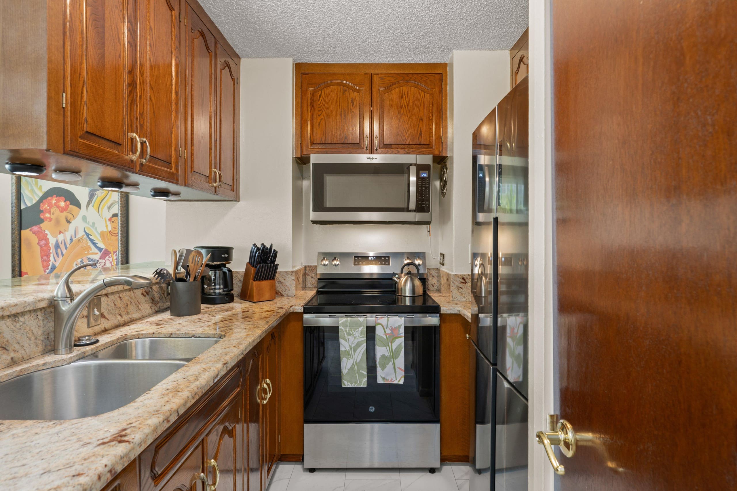 Condo in Honolulu · ★4.73 · 2 bedrooms · 3 beds · 1 bath - Image 7