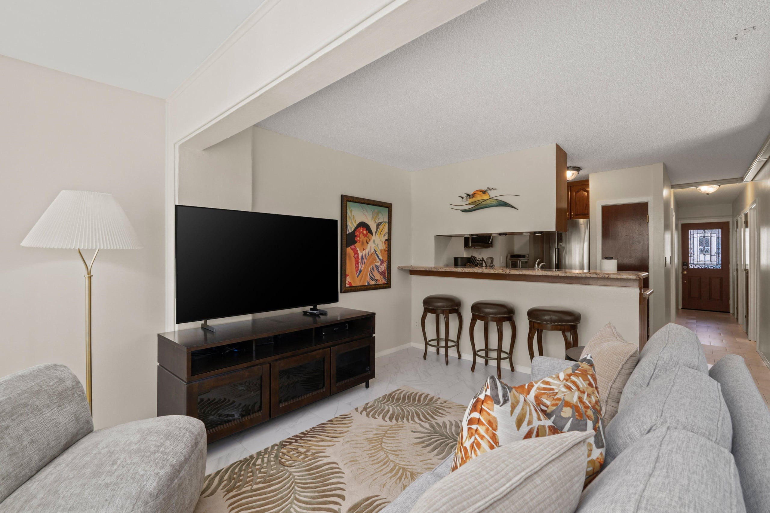 Condo in Honolulu · ★4.73 · 2 bedrooms · 3 beds · 1 bath - Image 1