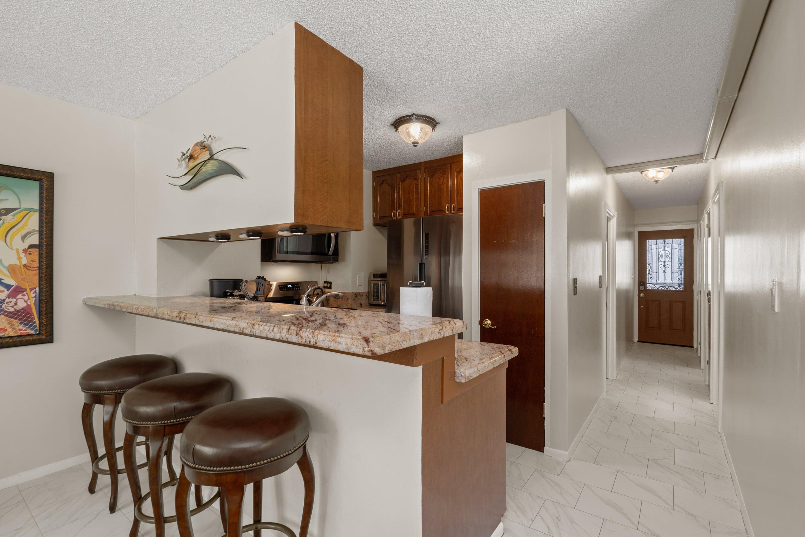 Condo in Honolulu · ★4.73 · 2 bedrooms · 3 beds · 1 bath - Image 6